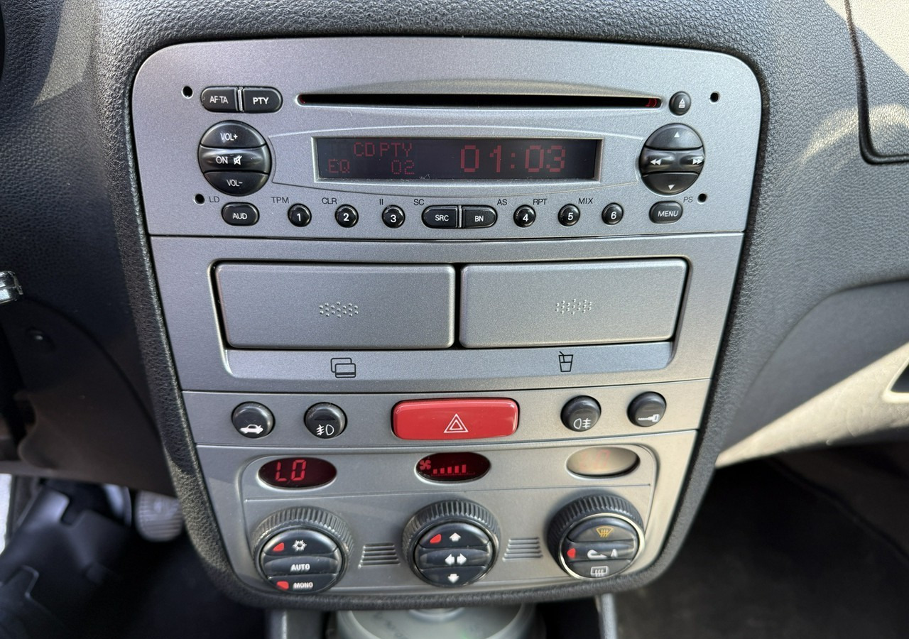 Alfa Romeo 147 Alfa Romeo 147 Klima 1.9 jtd-140KM - Coche: foto 5 Alfa Romeo 147 Alfa Romeo 147 Klima 1.9 jtd-140KM - Coche: foto 5
