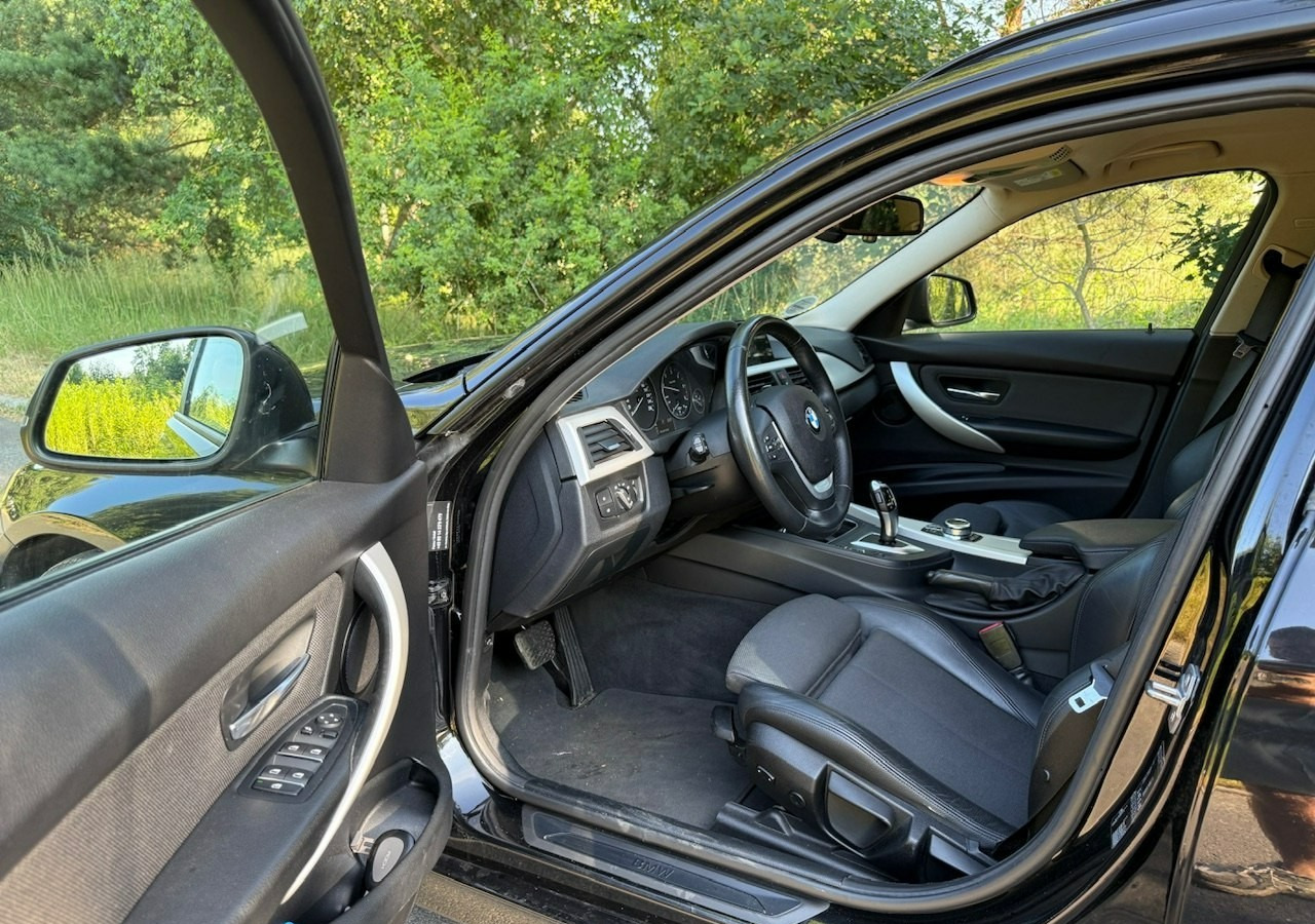 Coche familiar BMW SERIA 3 V (F30/F31/F34) BMW SERIA 3 318d 150KM Automat SportLine*AdaptiveLed*Navi*Półskóra*SerwisBMW* FV: foto 9
