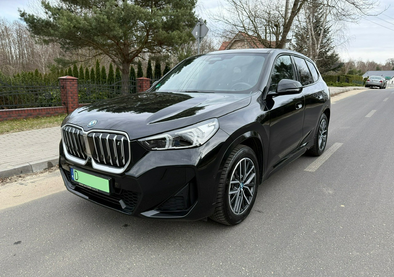 BMW X1 iX1 iX1 xDrive30 313KM M-Sport H/K Panorama AdaptiveLed Masaże Kam360 - Coche: foto 1 BMW X1 iX1 iX1 xDrive30 313KM M-Sport H/K Panorama AdaptiveLed Masaże Kam360 - Coche: foto 1