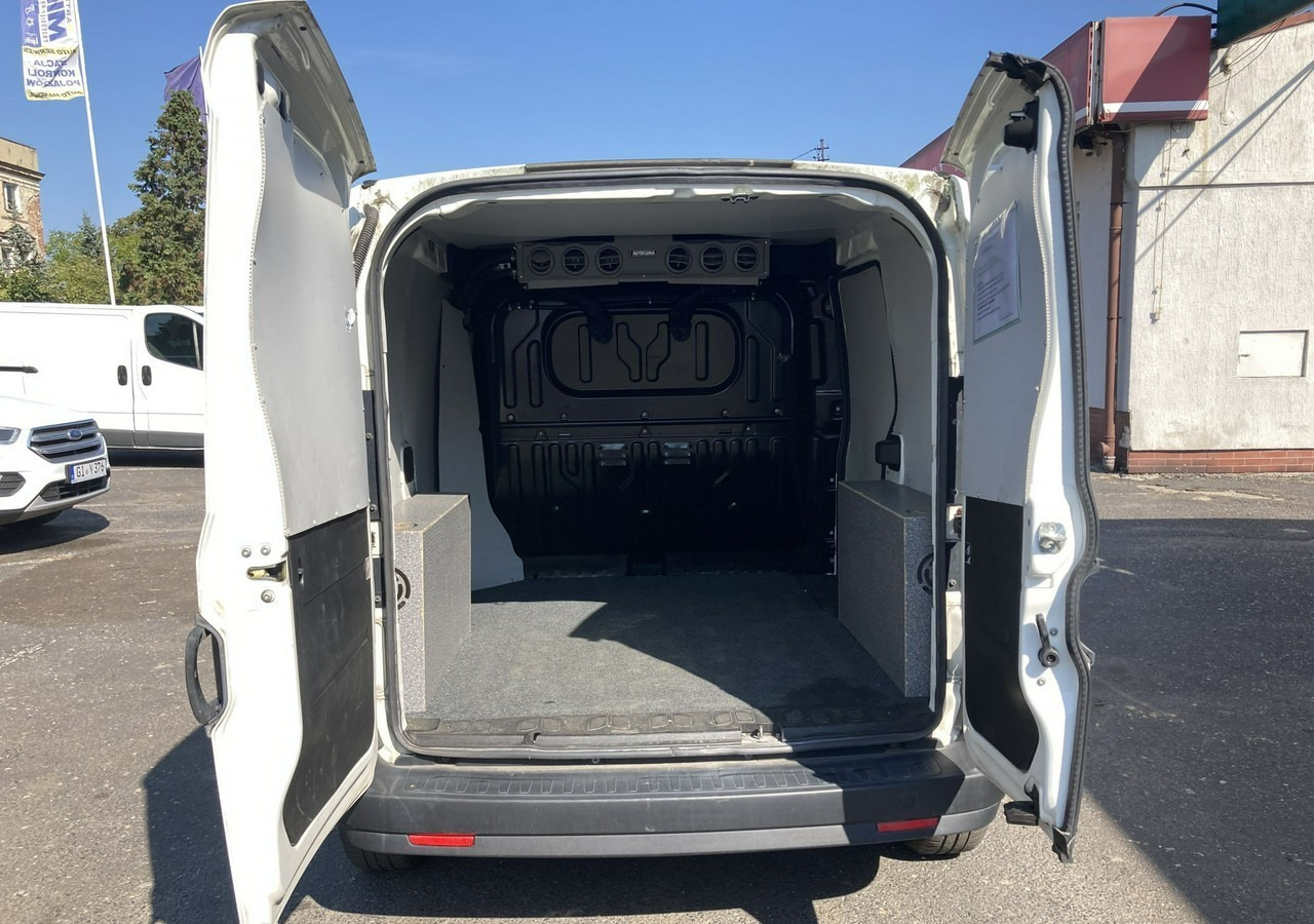 Leasing de  Fiat Doblo Fiat Doblo 1,3 jtd ECO Flex chłodnia do leków 2013 Fiat Doblo Fiat Doblo 1,3 jtd ECO Flex chłodnia do leków 2013: foto 9