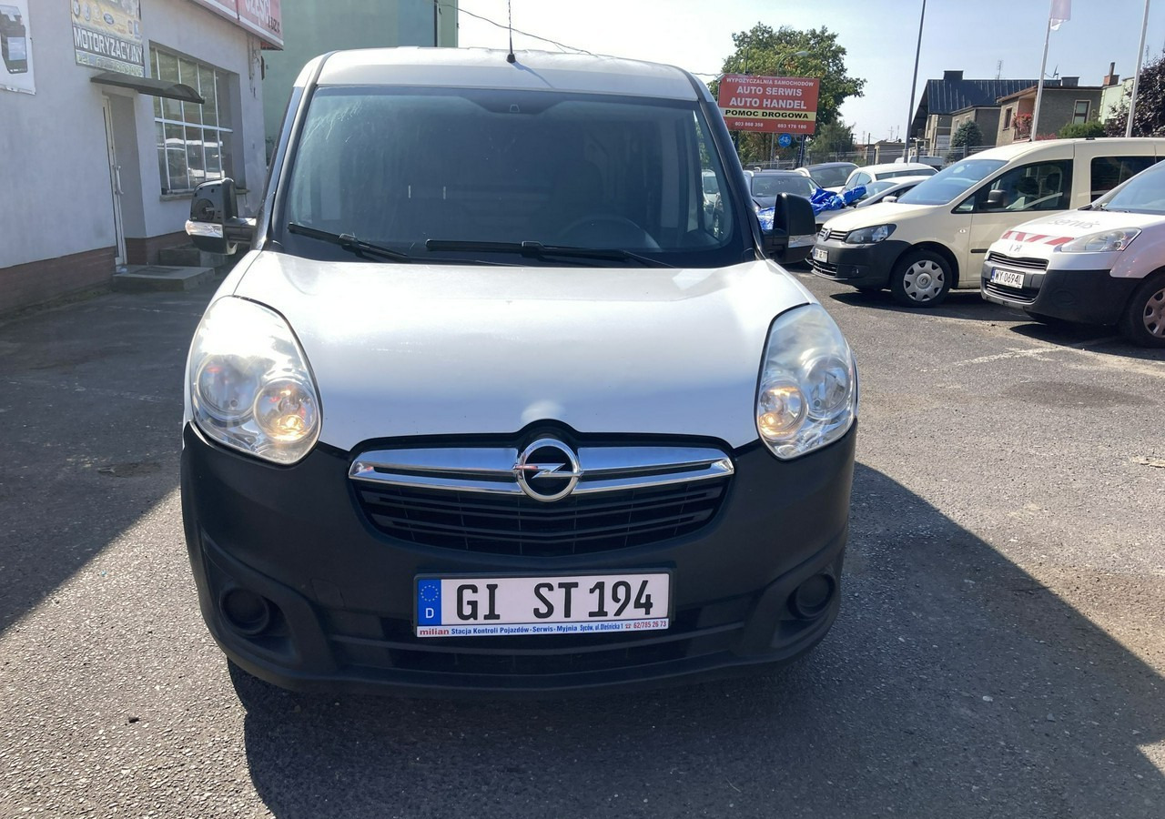 Leasing de  Fiat Doblo Fiat Doblo 1,3 jtd ECO Flex chłodnia do leków 2013 Fiat Doblo Fiat Doblo 1,3 jtd ECO Flex chłodnia do leków 2013: foto 13