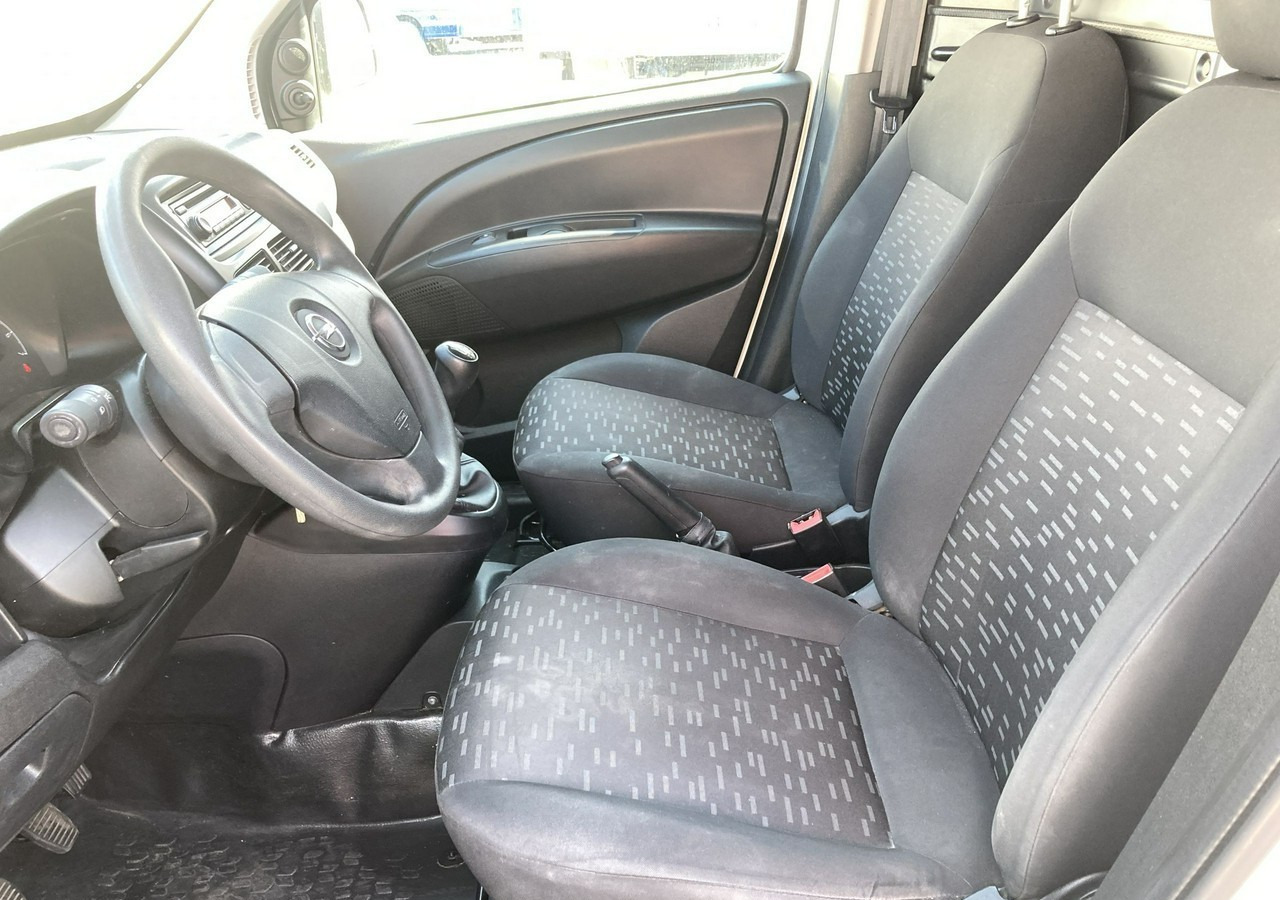 Leasing de  Fiat Doblo Fiat Doblo 1,3 jtd ECO Flex chłodnia do leków 2013 Fiat Doblo Fiat Doblo 1,3 jtd ECO Flex chłodnia do leków 2013: foto 14