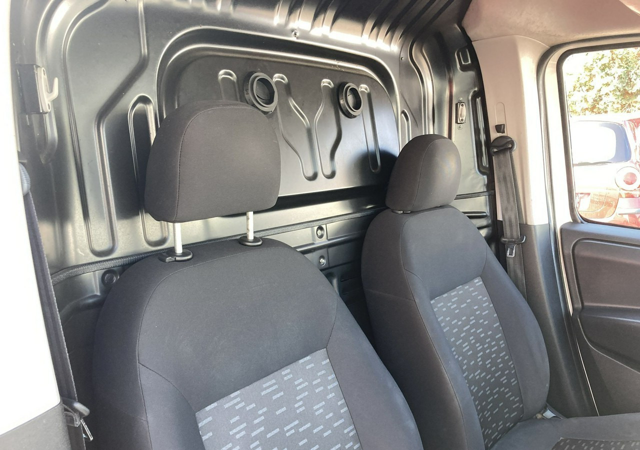 Leasing de  Fiat Doblo Fiat Doblo 1,3 jtd ECO Flex chłodnia do leków 2013 Fiat Doblo Fiat Doblo 1,3 jtd ECO Flex chłodnia do leków 2013: foto 12
