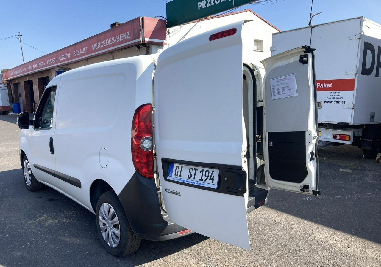 Leasing de  Fiat Doblo Fiat Doblo 1,3 jtd ECO Flex chłodnia do leków 2013 Fiat Doblo Fiat Doblo 1,3 jtd ECO Flex chłodnia do leków 2013: foto 8