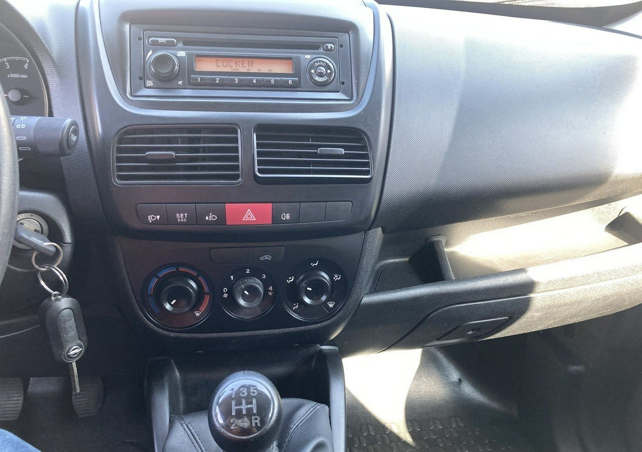 Leasing de  Fiat Doblo Fiat Doblo 1,3 jtd ECO Flex chłodnia do leków 2013 Fiat Doblo Fiat Doblo 1,3 jtd ECO Flex chłodnia do leków 2013: foto 10