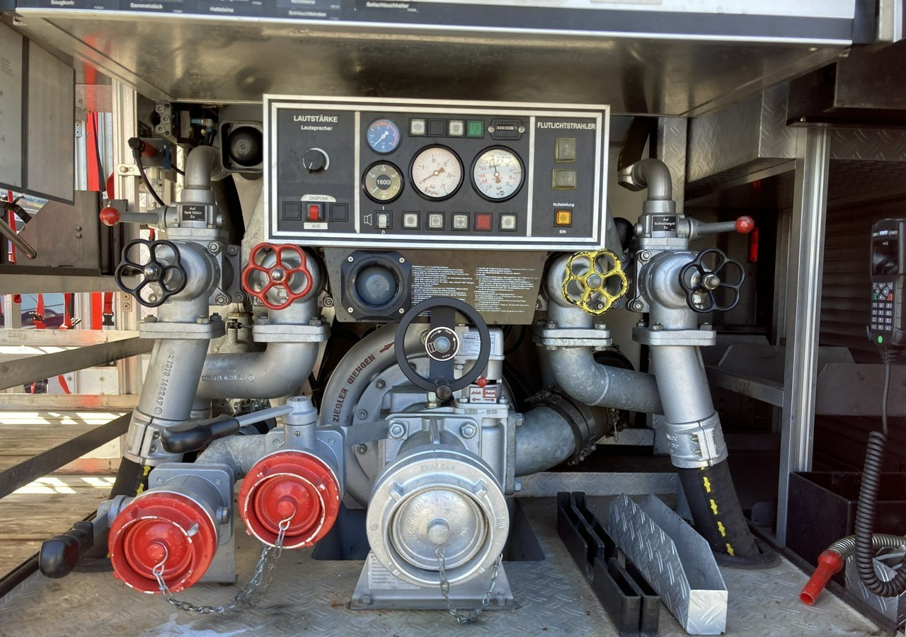 MAN MAN 15,250 Straż pożarna gaśnicza 9-osobowa 4X4 Wóz strażacki MAN 15,250 Straż pożarna gaśnicza 9-osobowa 4X4 Wóz strażacki - Camión de bomberos: foto 3 MAN MAN 15,250 Straż pożarna gaśnicza 9-osobowa 4X4 Wóz strażacki MAN 15,250 Straż pożarna gaśnicza 9-osobowa 4X4 Wóz strażacki - Camión de bomberos: foto 3