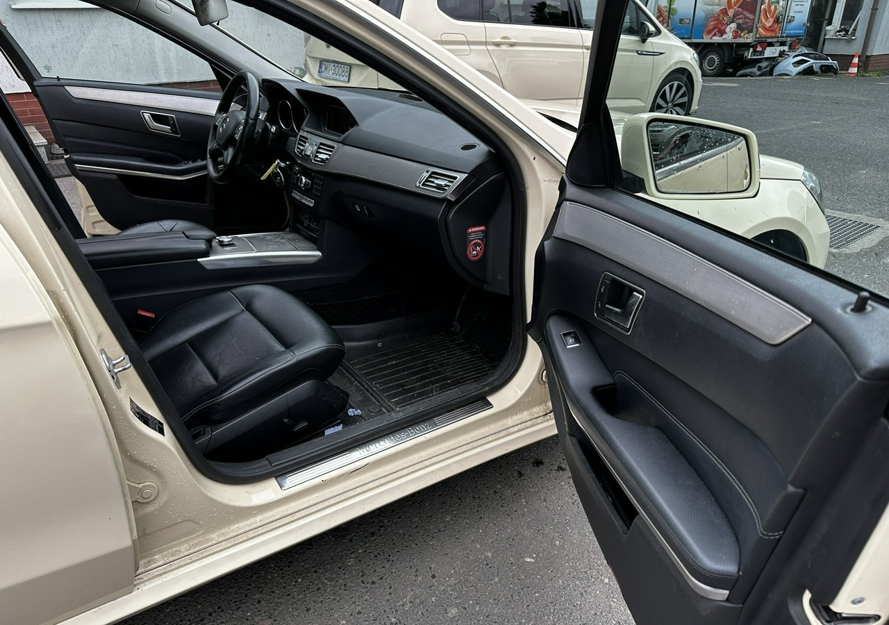 Coche Mercedes-Benz Klasa E W212 E200 CDI Bluetec 7G-tronie 2015 LIFT Skóra FullLed ELEGANCE: foto 13