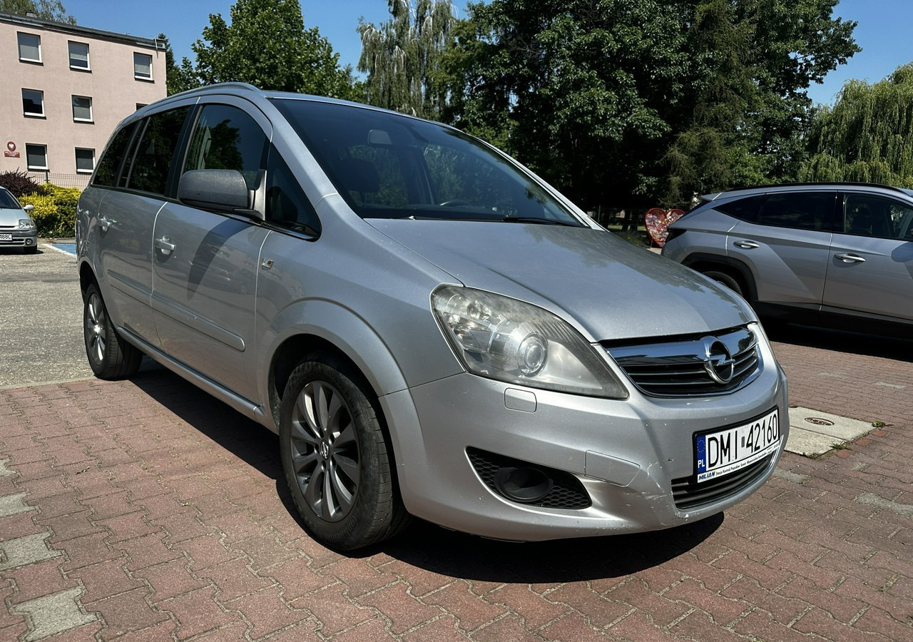 Opel Zafira B Opel Zafira do przewozu osób Niepełnosprawnych inwalida rampa - Coche: foto 3 Opel Zafira B Opel Zafira do przewozu osób Niepełnosprawnych inwalida rampa - Coche: foto 3