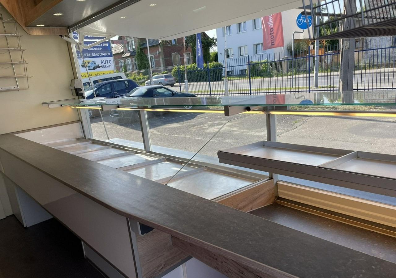 Renault Master Autosklep Sklep Gastronomiczny Food Truck Foodtruck 87tkm Borco 2017 - Camión tienda: foto 5 Renault Master Autosklep Sklep Gastronomiczny Food Truck Foodtruck 87tkm Borco 2017 - Camión tienda: foto 5