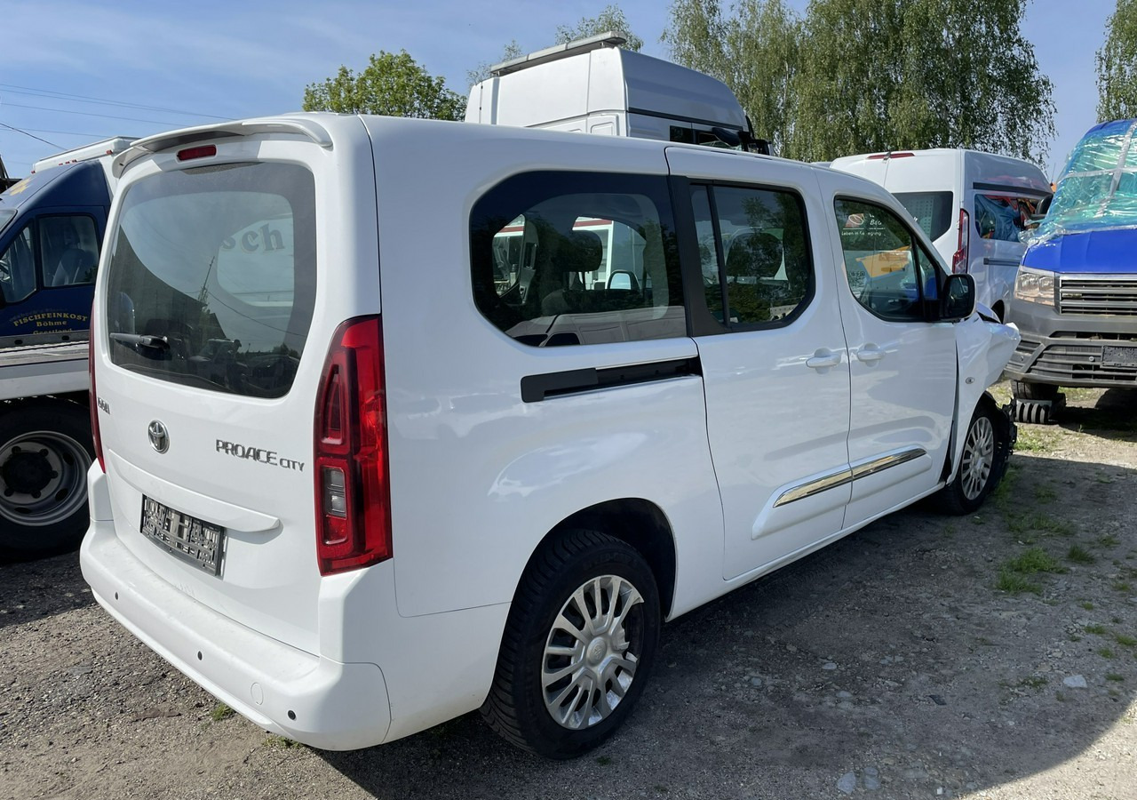 Toyota ProAce Proace City Verso Toyota Proace City Verso Long 1.5 D-4D Business 2021Salon - Coche: foto 2 Toyota ProAce Proace City Verso Toyota Proace City Verso Long 1.5 D-4D Business 2021Salon - Coche: foto 2