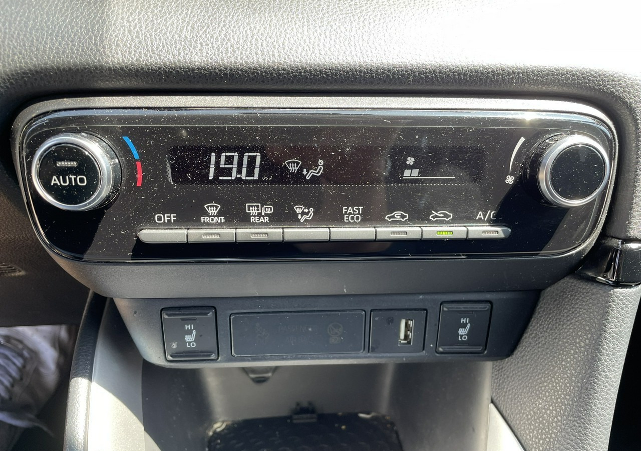 Hatchback Toyota Yaris IV Toyota Yaris Hybrid 1.5 Active Salon PL 2023 FV 23%: foto 12