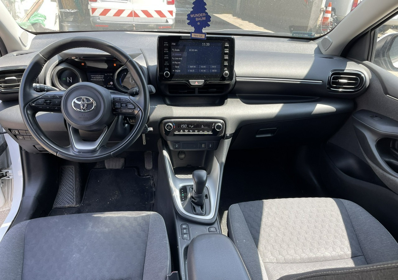 Hatchback Toyota Yaris IV Toyota Yaris Hybrid 1.5 Active Salon PL 2023 FV 23%: foto 17