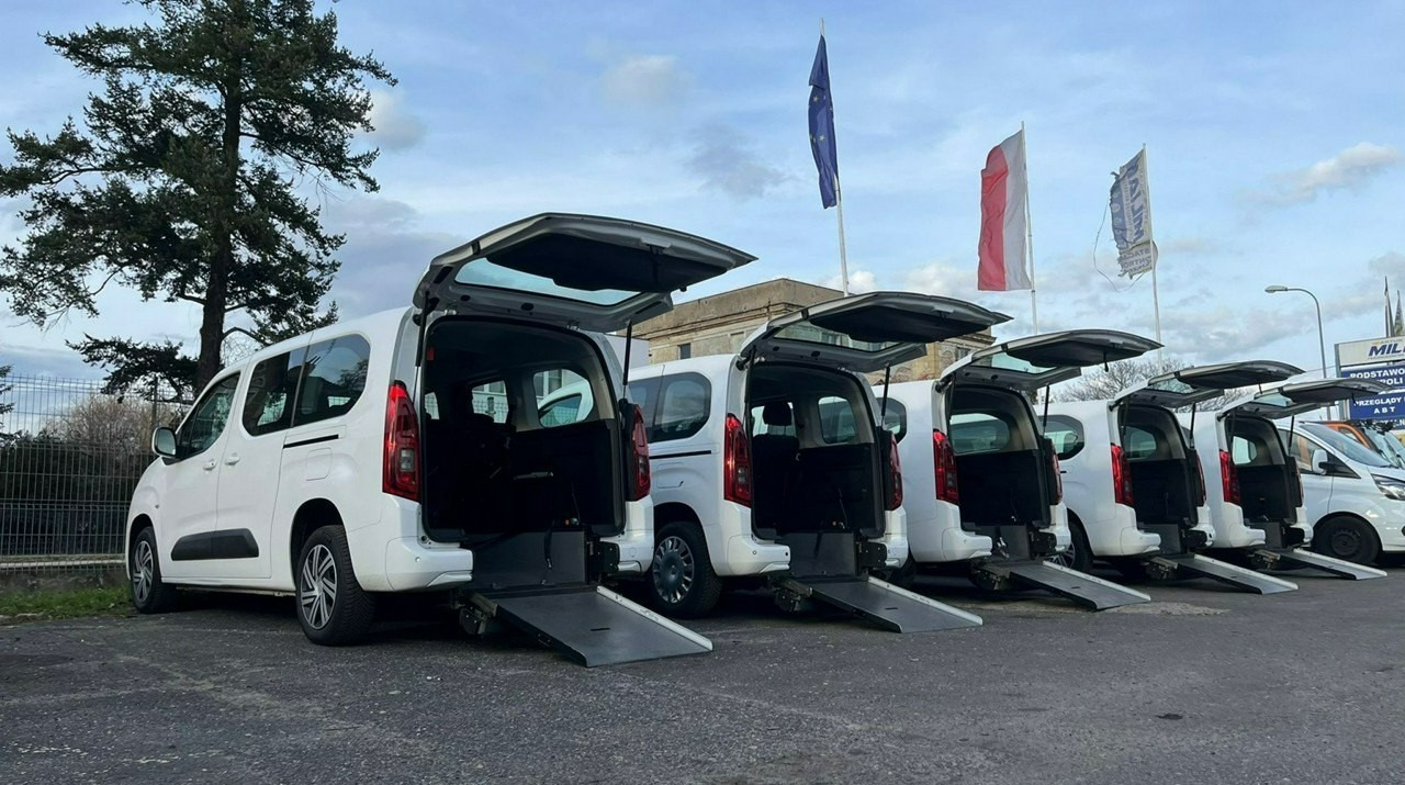 Volkswagen Caddy III Caddy 2.0TDI dla Niepełnosprawnych inwalida rampa Model 2023 PFRON - Coche familiar: foto 5 Volkswagen Caddy III Caddy 2.0TDI dla Niepełnosprawnych inwalida rampa Model 2023 PFRON - Coche familiar: foto 5