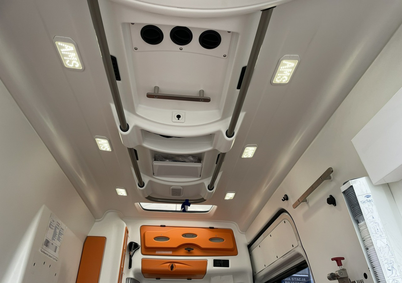 Ambulancia Volkswagen Crafter Crafter 2.0-163KM Karetka Ambulans Wyposażony Model 2016: foto 9 Ambulancia Volkswagen Crafter Crafter 2.0-163KM Karetka Ambulans Wyposażony Model 2016: foto 9
