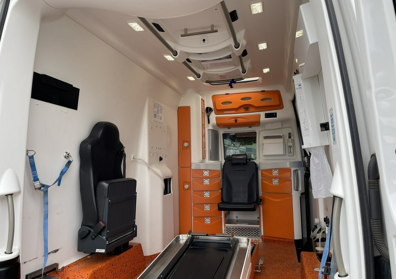 Ambulancia Volkswagen Crafter Crafter 2.0-163KM Karetka Ambulans Wyposażony Model 2016: foto 11 Ambulancia Volkswagen Crafter Crafter 2.0-163KM Karetka Ambulans Wyposażony Model 2016: foto 11