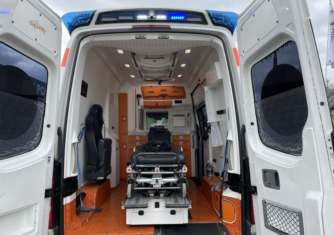 Volkswagen Crafter Crafter 2.0-163KM Karetka Ambulans Wyposażony Model 2016 - Ambulancia: foto 3 Volkswagen Crafter Crafter 2.0-163KM Karetka Ambulans Wyposażony Model 2016 - Ambulancia: foto 3