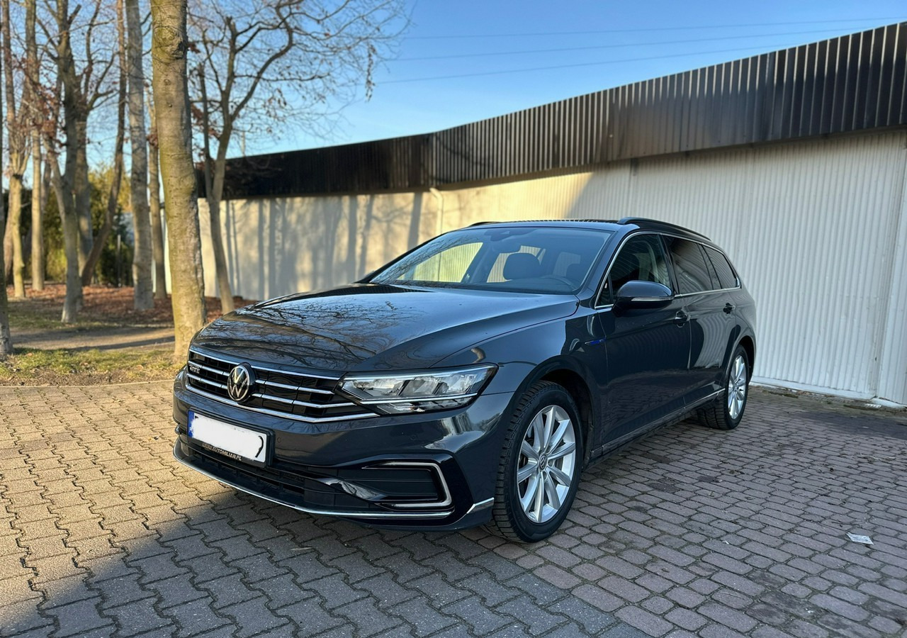 Volkswagen Passat B8 GTE 1.4TSI 218KM Hybryda Plug-in zasięg 50km Panorama*Navi*Skóra*FV2 - Coche: foto 1 Volkswagen Passat B8 GTE 1.4TSI 218KM Hybryda Plug-in zasięg 50km Panorama*Navi*Skóra*FV2 - Coche: foto 1