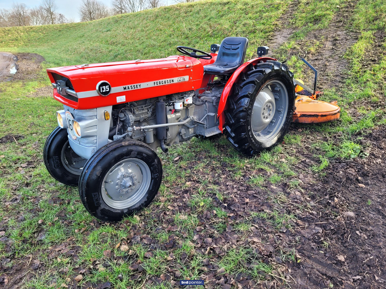 Massey Ferguson 135 smalspoor trekker - Tractor: foto 5 Massey Ferguson 135 smalspoor trekker - Tractor: foto 5