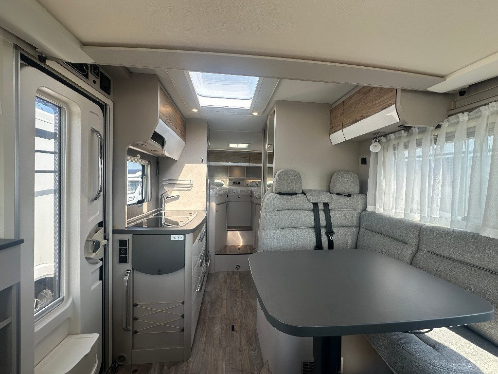 HYMER-ERIBA EXIS I 474 - CHIAVI IN MANO - Autocaravana integral: foto 2 HYMER-ERIBA EXIS I 474 - CHIAVI IN MANO - Autocaravana integral: foto 2