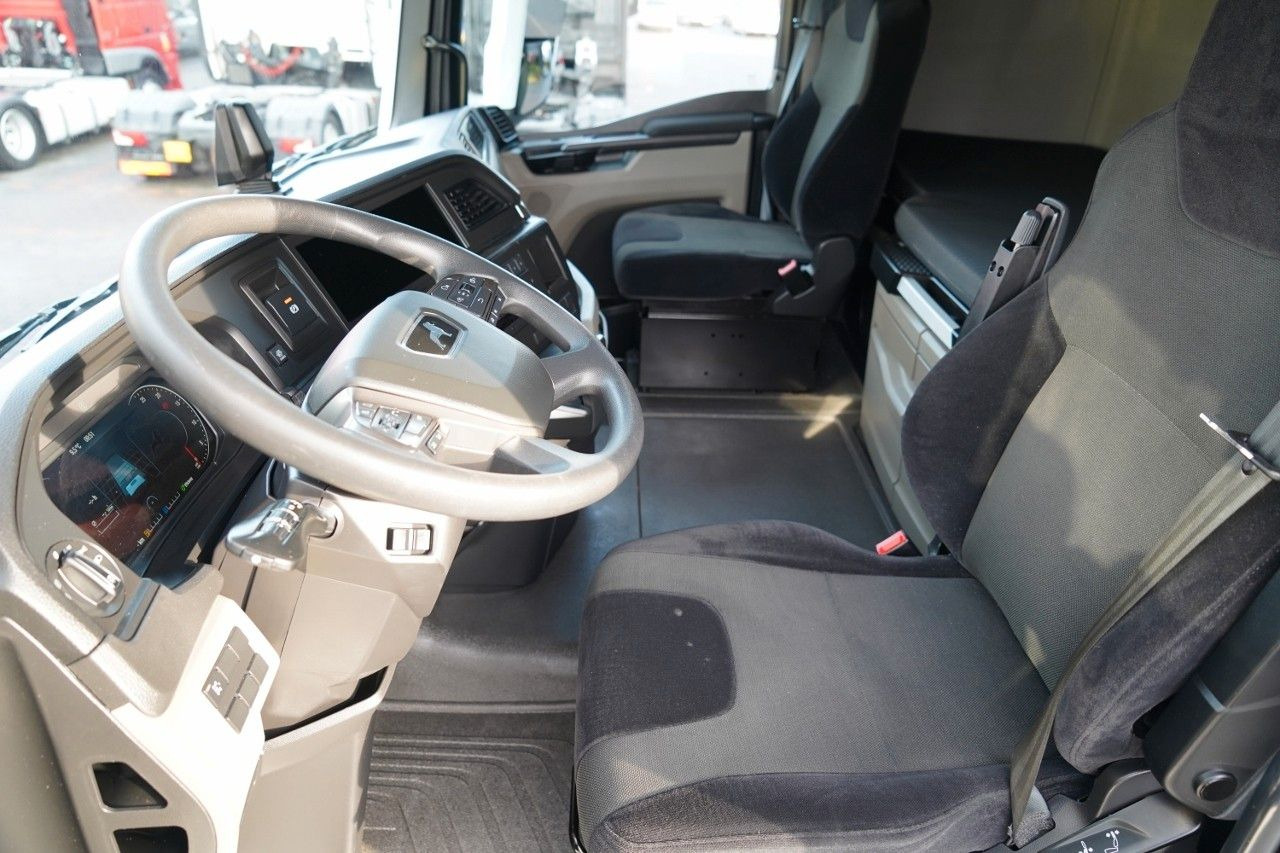 Cabeza tractora MAN TGX 18.510 / GM / RETARDER / NAVI / 2022 R: foto 25 Cabeza tractora MAN TGX 18.510 / GM / RETARDER / NAVI / 2022 R: foto 25