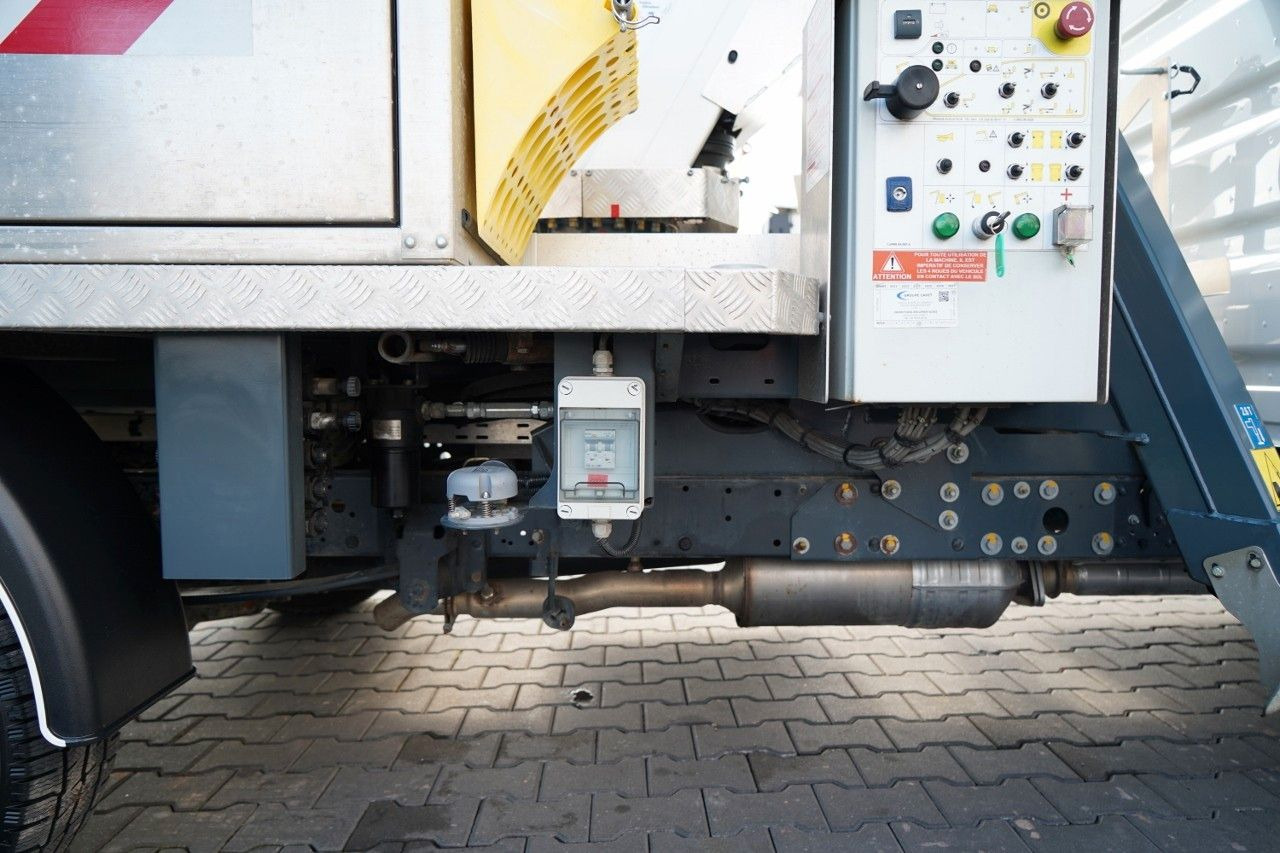 Camión con plataforma elevadora Iveco DAILY 35-140 / ZWYŻKA / PODNOŚNIK KOSZOWY FRANCE: foto 14