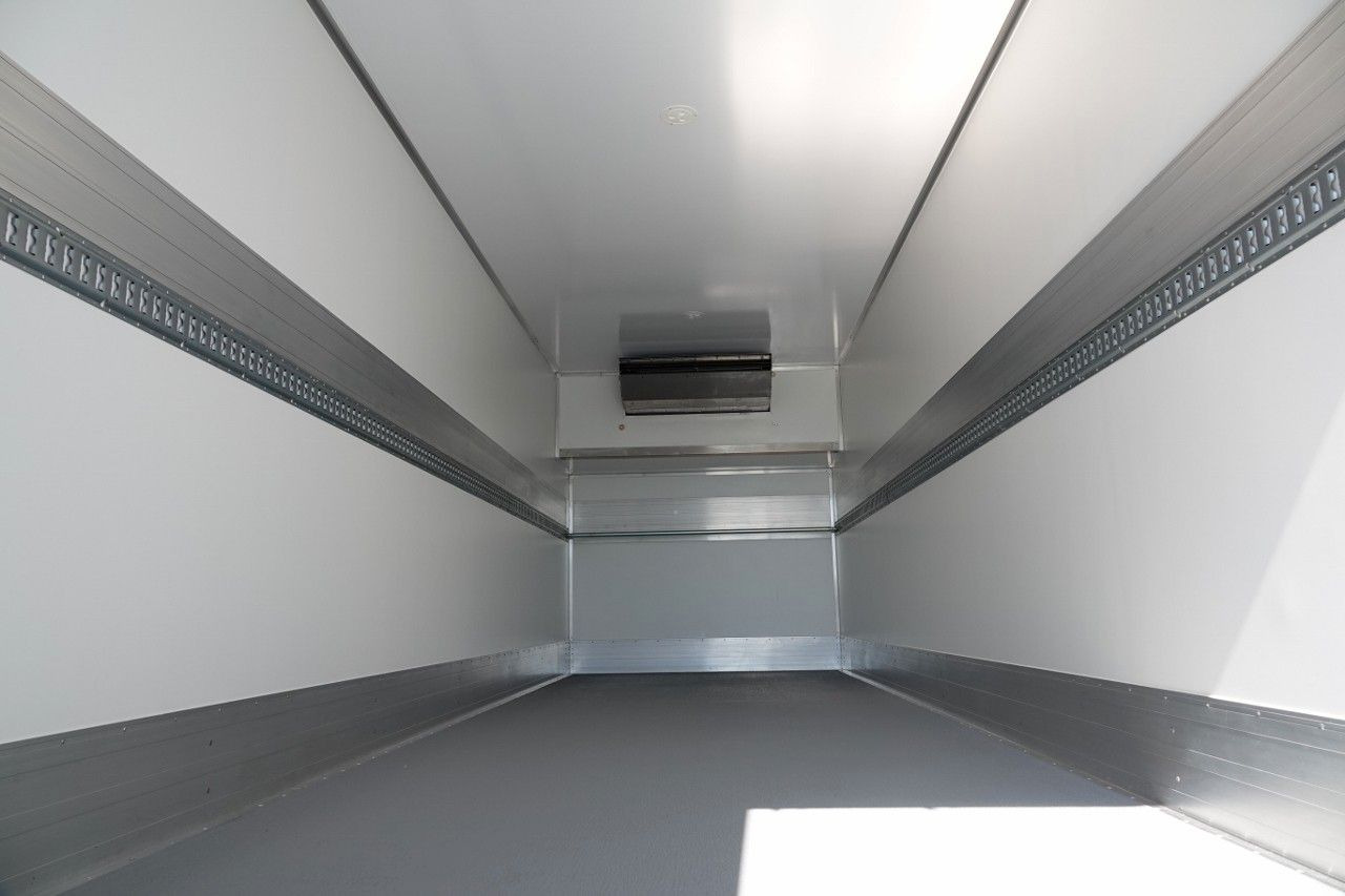 Camión caja cerrada MAN TGX 26.520 / 6x2 / CHŁODNIA -8,6 M / AGREGAT THE: foto 9