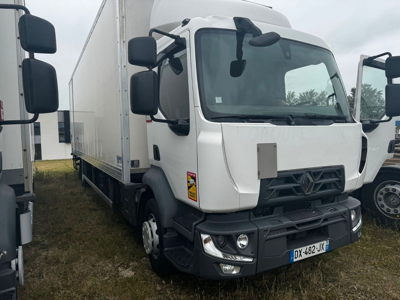 Renault D16 210 / 4x2 / KONTENER / 8.5M / WINDA DHOLLAND - Camión caja cerrada: foto 1 Renault D16 210 / 4x2 / KONTENER / 8.5M / WINDA DHOLLAND - Camión caja cerrada: foto 1