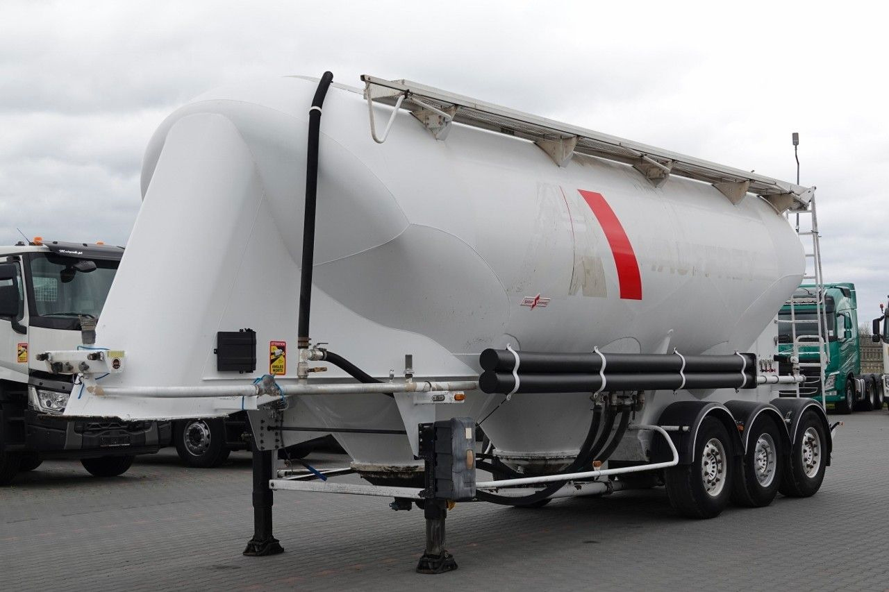 Spitzer CEMENTONACZEPA / 43 000 L / SILOS / 3 KOMORY / O - Semirremolque silo: foto 2 Spitzer CEMENTONACZEPA / 43 000 L / SILOS / 3 KOMORY / O - Semirremolque silo: foto 2