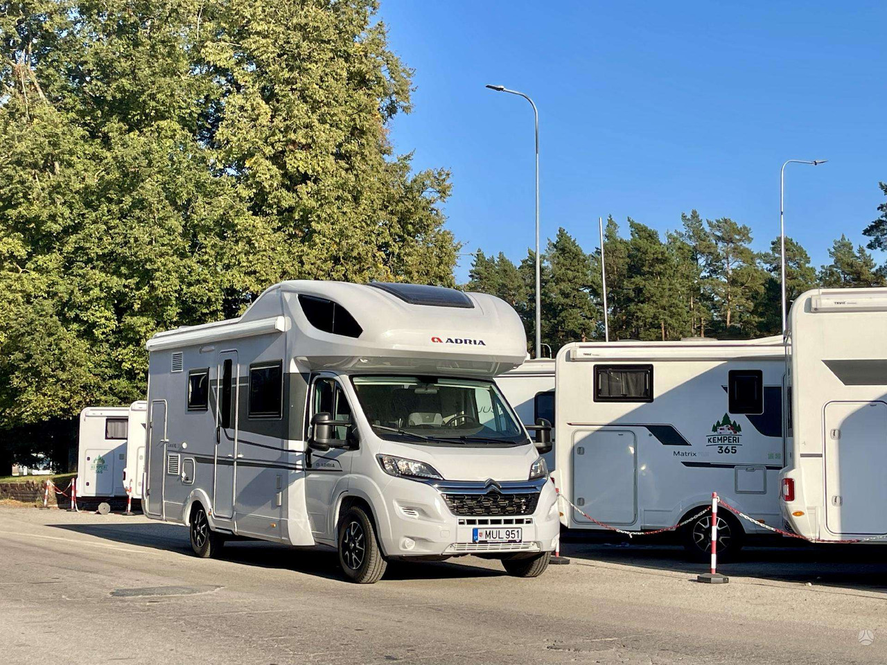 Adria Coral XL 650DK - Autocaravana capuchina: foto 1 Adria Coral XL 650DK - Autocaravana capuchina: foto 1