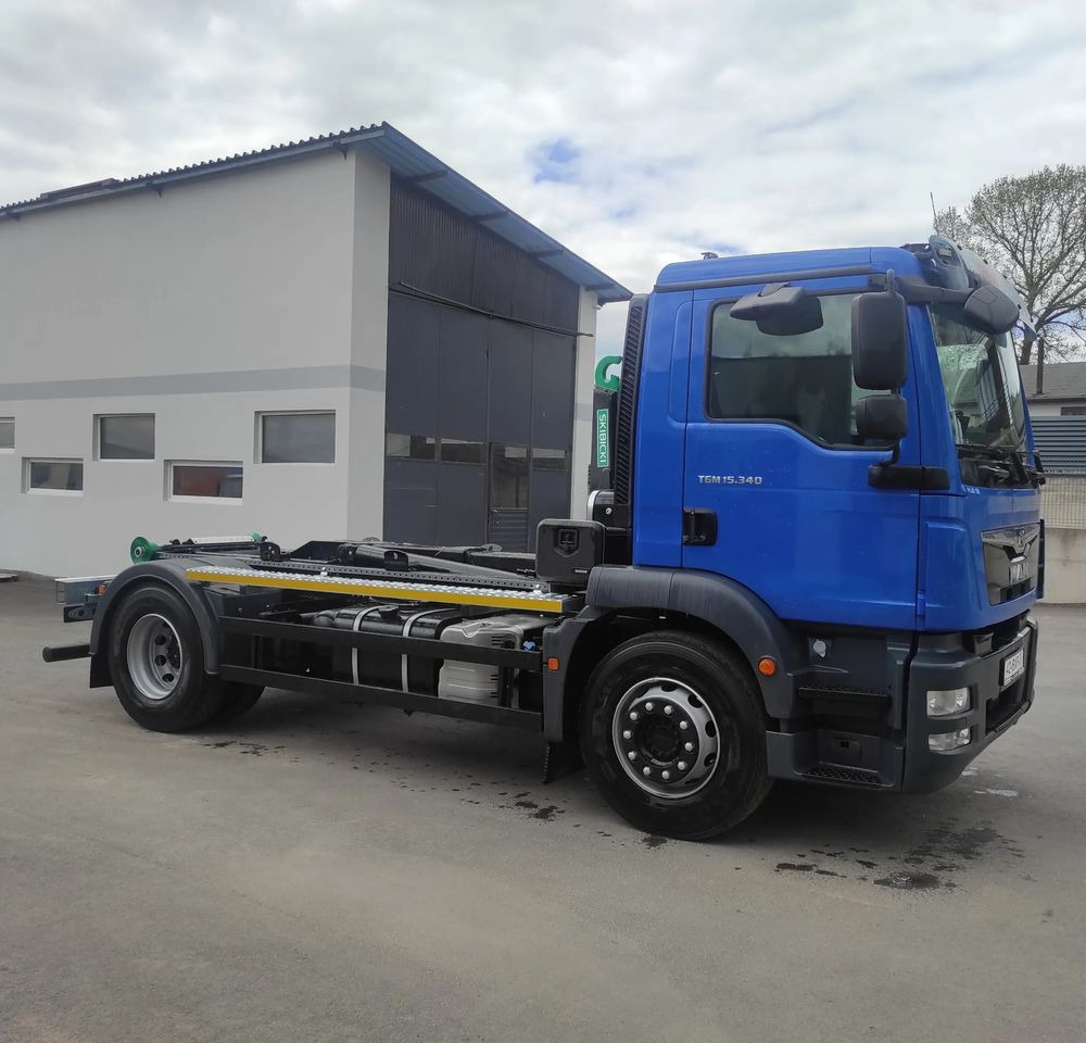 MAN TGM 18.340 urządzenie hakowe AXOR - Camión multibasculante: foto 4 MAN TGM 18.340 urządzenie hakowe AXOR - Camión multibasculante: foto 4