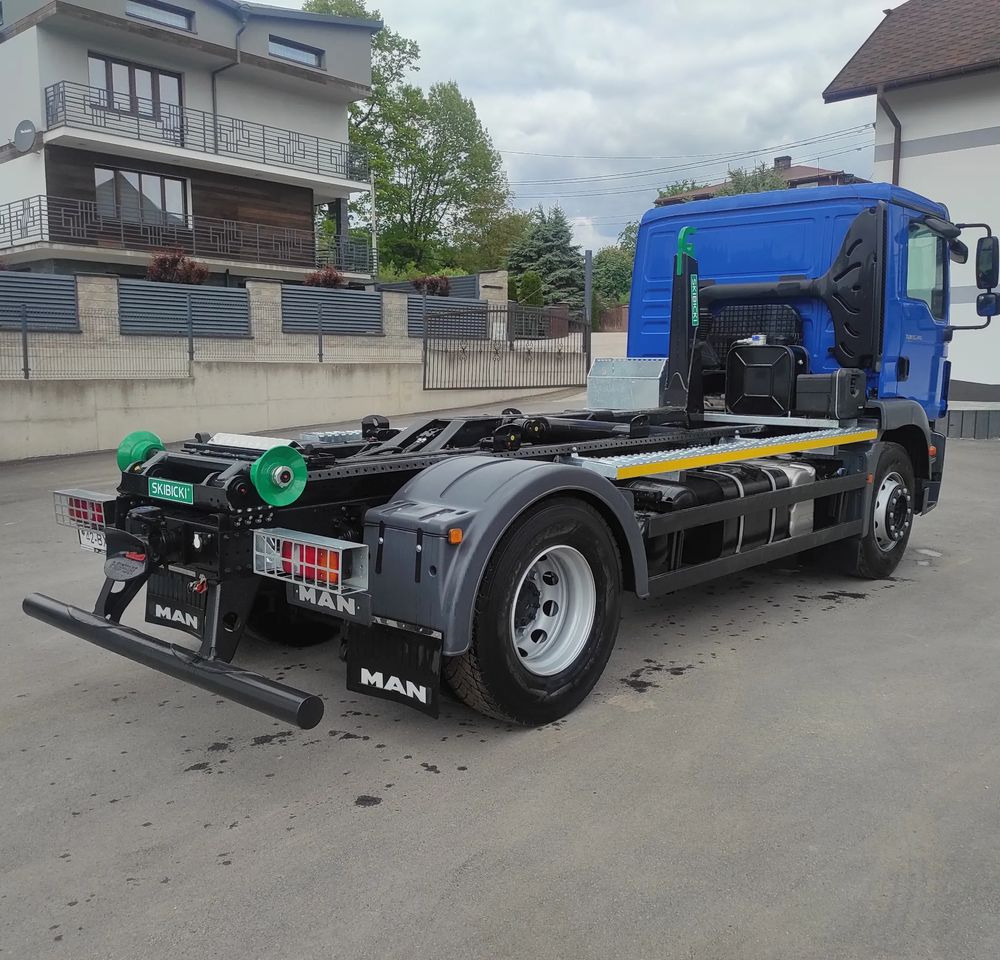 MAN TGM 18.340 urządzenie hakowe AXOR - Camión multibasculante: foto 5 MAN TGM 18.340 urządzenie hakowe AXOR - Camión multibasculante: foto 5