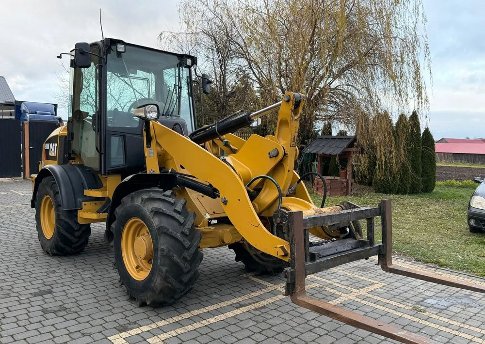 Caterpillar CAT 908M / SPROWADZONA / ŁYŻKA SZCZĘKA + WIDŁY / / 2017R / W ORGINALE / Z NIEMIEC / 1 WŁAŚCICIEL/ - Cargadora de ruedas: foto 3 Caterpillar CAT 908M / SPROWADZONA / ŁYŻKA SZCZĘKA + WIDŁY / / 2017R / W ORGINALE / Z NIEMIEC / 1 WŁAŚCICIEL/ - Cargadora de ruedas: foto 3