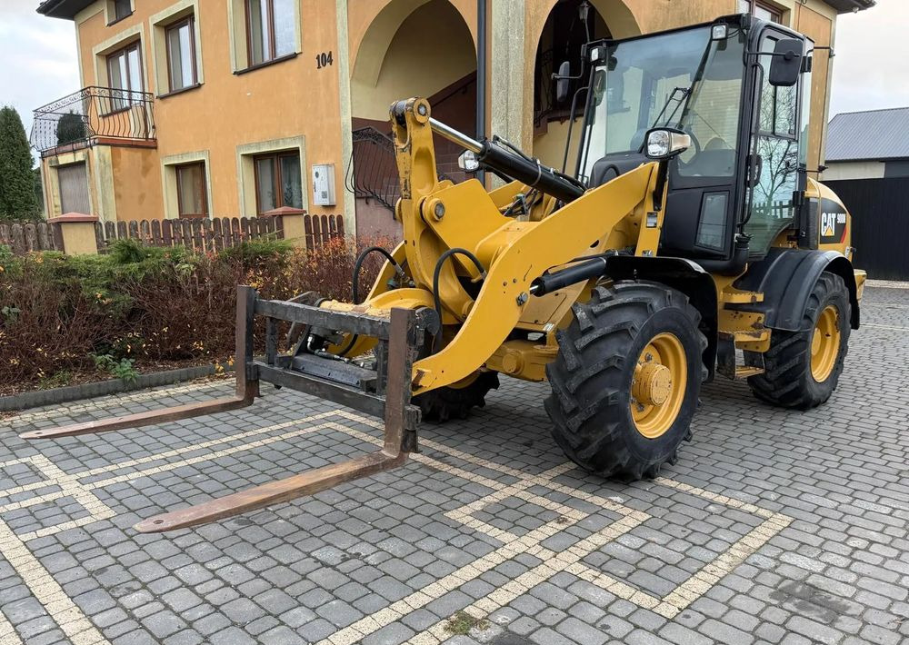 Caterpillar CAT 908M / SPROWADZONA / ŁYŻKA SZCZĘKA + WIDŁY / / 2017R / W ORGINALE / Z NIEMIEC / 1 WŁAŚCICIEL/ - Cargadora de ruedas: foto 4 Caterpillar CAT 908M / SPROWADZONA / ŁYŻKA SZCZĘKA + WIDŁY / / 2017R / W ORGINALE / Z NIEMIEC / 1 WŁAŚCICIEL/ - Cargadora de ruedas: foto 4