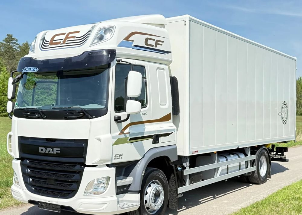 DAF CF 330/10.2017/KONTENER/IZOTERMA/WINDA/18 PALET/E6/NISKI PRZEBIEG/Z NIEMIEC/JAK NOWY/DUŻY SILNIK/ - Camión caja cerrada: foto 1 DAF CF 330/10.2017/KONTENER/IZOTERMA/WINDA/18 PALET/E6/NISKI PRZEBIEG/Z NIEMIEC/JAK NOWY/DUŻY SILNIK/ - Camión caja cerrada: foto 1