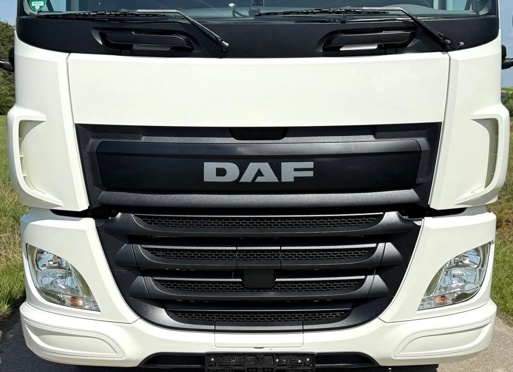 DAF CF 330/10.2017/KONTENER/IZOTERMA/WINDA/18 PALET/E6/NISKI PRZEBIEG/Z NIEMIEC/JAK NOWY/DUŻY SILNIK/ - Camión caja cerrada: foto 4 DAF CF 330/10.2017/KONTENER/IZOTERMA/WINDA/18 PALET/E6/NISKI PRZEBIEG/Z NIEMIEC/JAK NOWY/DUŻY SILNIK/ - Camión caja cerrada: foto 4