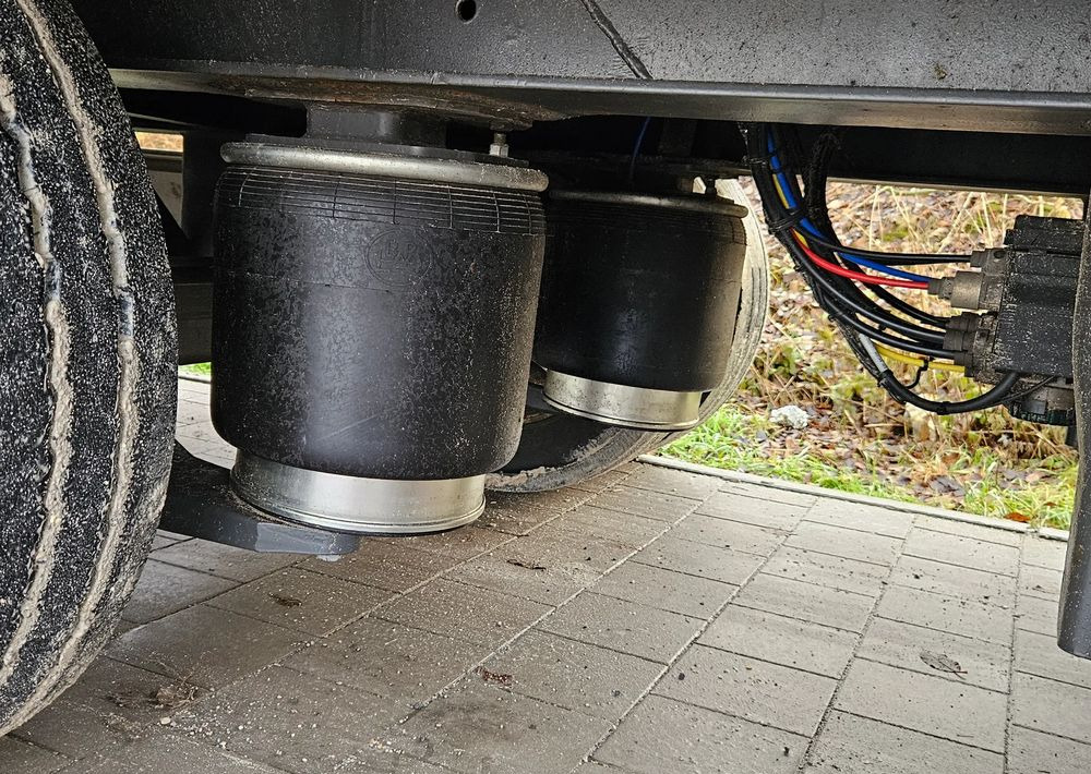 Fliegl PRZYCZEPA CIĘŻAROWA / 60m3 / 2 SZT IDENTYCZNE / NOWE PLANDEKI W CENIE / 3M WYSOKA / TANDEM / 2 OSIE / 19 PALET / DOLNY SPRZĘG / 18 TON DMC / 13 TON ŁADOWNOŚĆ - Remolque con toldo: foto 5 Fliegl PRZYCZEPA CIĘŻAROWA / 60m3 / 2 SZT IDENTYCZNE / NOWE PLANDEKI W CENIE / 3M WYSOKA / TANDEM / 2 OSIE / 19 PALET / DOLNY SPRZĘG / 18 TON DMC / 13 TON ŁADOWNOŚĆ - Remolque con toldo: foto 5