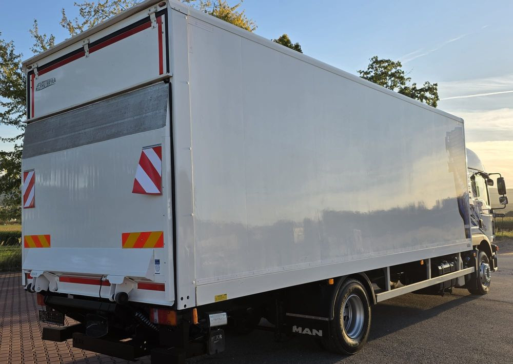 MAN TGM 15.290 / TGL / KONTENER / IZOTERMA / WINDA / KLIMA POSTOJOWA / 2019R / EURO 6 / PEŁEN SERWIS / 8200KG ŁADOWNOŚĆ / SPROWADZONY / ZADBANY / JAK NOWY / KSIĄŻKA SERWISOWA / E6 / 18 PALET - Camión caja cerrada: foto 5 MAN TGM 15.290 / TGL / KONTENER / IZOTERMA / WINDA / KLIMA POSTOJOWA / 2019R / EURO 6 / PEŁEN SERWIS / 8200KG ŁADOWNOŚĆ / SPROWADZONY / ZADBANY / JAK NOWY / KSIĄŻKA SERWISOWA / E6 / 18 PALET - Camión caja cerrada: foto 5