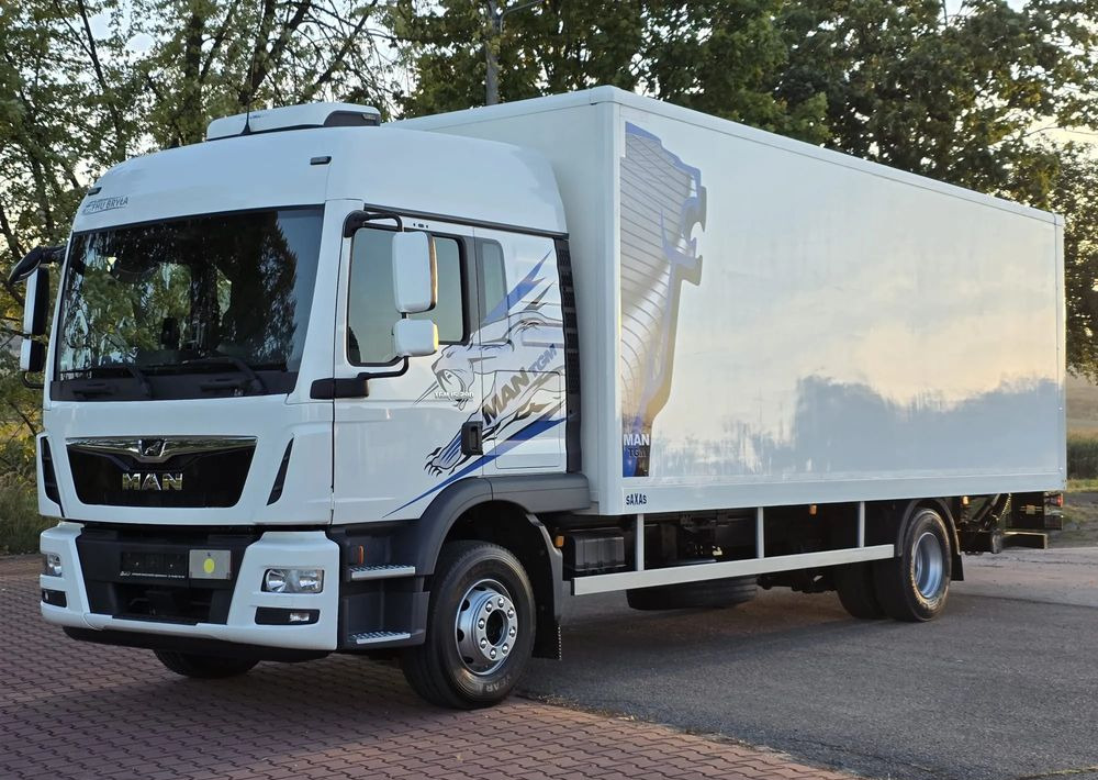 MAN TGM 15.290 / TGL / KONTENER / IZOTERMA / WINDA / KLIMA POSTOJOWA / 2019R / EURO 6 / PEŁEN SERWIS / 8200KG ŁADOWNOŚĆ / SPROWADZONY / ZADBANY / JAK NOWY / KSIĄŻKA SERWISOWA / E6 / 18 PALET - Camión caja cerrada: foto 2 MAN TGM 15.290 / TGL / KONTENER / IZOTERMA / WINDA / KLIMA POSTOJOWA / 2019R / EURO 6 / PEŁEN SERWIS / 8200KG ŁADOWNOŚĆ / SPROWADZONY / ZADBANY / JAK NOWY / KSIĄŻKA SERWISOWA / E6 / 18 PALET - Camión caja cerrada: foto 2