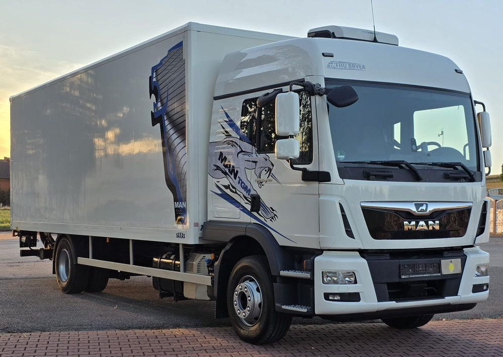 MAN TGM 15.290 / TGL / KONTENER / IZOTERMA / WINDA / KLIMA POSTOJOWA / 2019R / EURO 6 / PEŁEN SERWIS / 8200KG ŁADOWNOŚĆ / SPROWADZONY / ZADBANY / JAK NOWY / KSIĄŻKA SERWISOWA / E6 / 18 PALET - Camión caja cerrada: foto 3 MAN TGM 15.290 / TGL / KONTENER / IZOTERMA / WINDA / KLIMA POSTOJOWA / 2019R / EURO 6 / PEŁEN SERWIS / 8200KG ŁADOWNOŚĆ / SPROWADZONY / ZADBANY / JAK NOWY / KSIĄŻKA SERWISOWA / E6 / 18 PALET - Camión caja cerrada: foto 3
