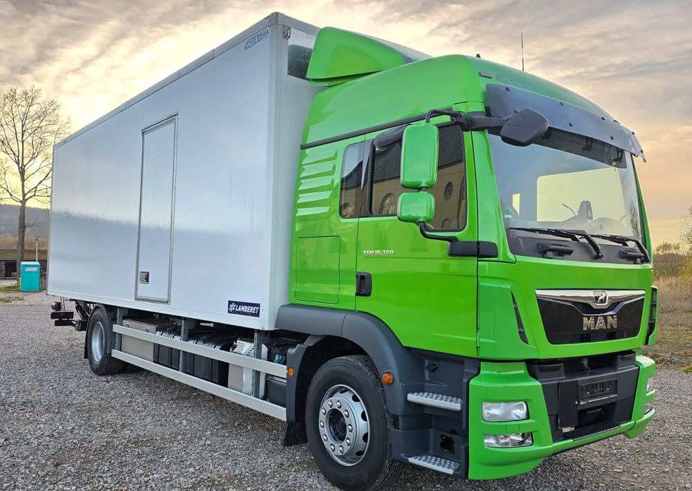 MAN TGM 18.320 / 18.290 / 15.290 / IZOTERMA / WINDA / 19PALET / E6 / 08.2018 / LIFT / SPROWADZONY / AUTOMAT / SYPIALKA / PIERWSZY WŁAŚCICIEL / BOCZNE DRZWI / STAN BARDZO DOBRY - Camión frigorífico: foto 2 MAN TGM 18.320 / 18.290 / 15.290 / IZOTERMA / WINDA / 19PALET / E6 / 08.2018 / LIFT / SPROWADZONY / AUTOMAT / SYPIALKA / PIERWSZY WŁAŚCICIEL / BOCZNE DRZWI / STAN BARDZO DOBRY - Camión frigorífico: foto 2