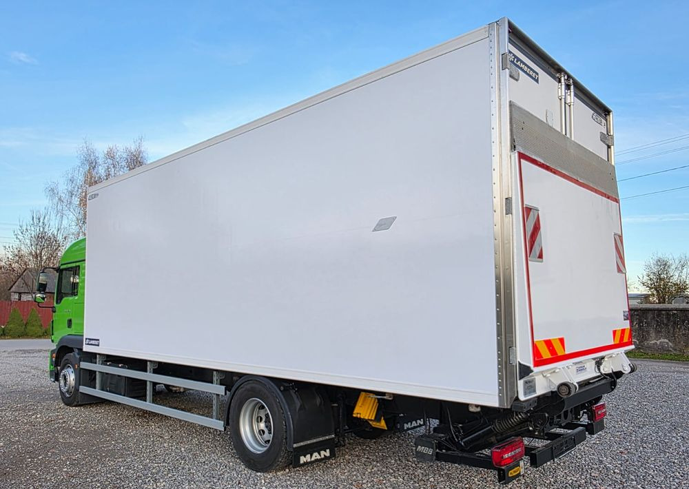 MAN TGM 18.320 / 18.290 / 15.290 / IZOTERMA / WINDA / 19PALET / E6 / 08.2018 / LIFT / SPROWADZONY / AUTOMAT / SYPIALKA / PIERWSZY WŁAŚCICIEL / BOCZNE DRZWI / STAN BARDZO DOBRY - Camión frigorífico: foto 5 MAN TGM 18.320 / 18.290 / 15.290 / IZOTERMA / WINDA / 19PALET / E6 / 08.2018 / LIFT / SPROWADZONY / AUTOMAT / SYPIALKA / PIERWSZY WŁAŚCICIEL / BOCZNE DRZWI / STAN BARDZO DOBRY - Camión frigorífico: foto 5