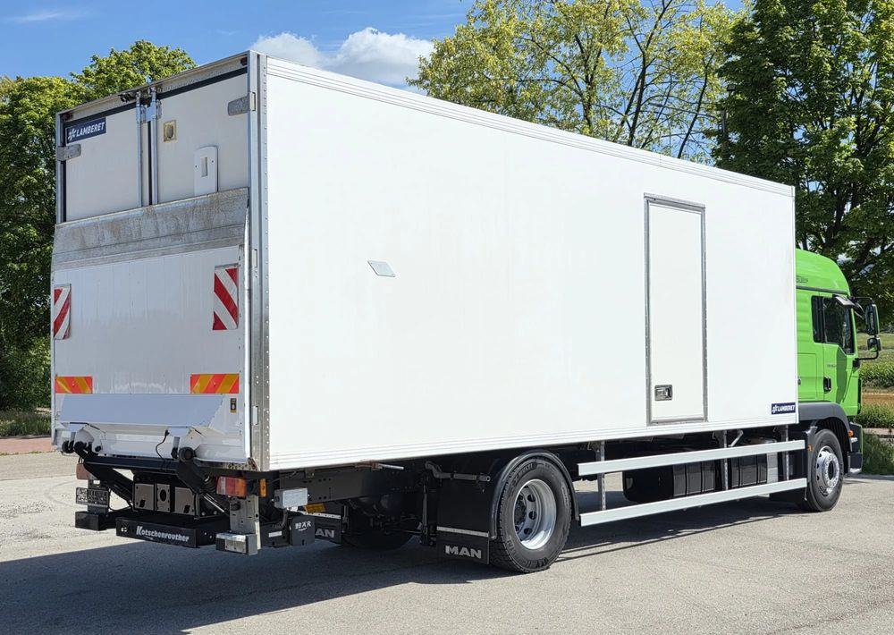 MAN TGM 18.340 / 18.290 / 15.290 / IZOTERMA / WINDA / 19PALET /E6 / SPROWADZONY / AUTOMAT / SYPIALKA / PIERWSZY WŁAŚCICIEL / BOCZNE DRZWI / STAN BARDZO DOBRY - Camión frigorífico: foto 4 MAN TGM 18.340 / 18.290 / 15.290 / IZOTERMA / WINDA / 19PALET /E6 / SPROWADZONY / AUTOMAT / SYPIALKA / PIERWSZY WŁAŚCICIEL / BOCZNE DRZWI / STAN BARDZO DOBRY - Camión frigorífico: foto 4