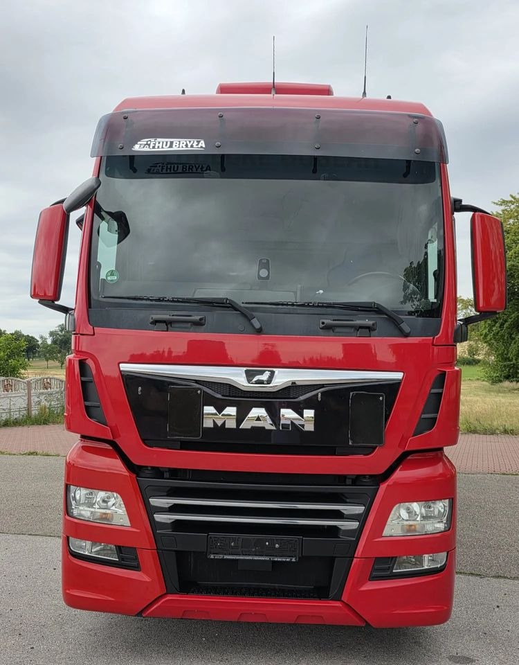MAN TGX 26.500 / ALUMINIOWE FELGI / LIFT / 6X2 / KLIMA POSTOJOWA / 18PALET / E6 / FIRANKA / 17 TON ŁADOWNOŚĆ / WINDA / NISKI PRZEBIEG / JEDEN WŁAŚCICIEL / PODWIESZANA OŚ - Camión lona: foto 5 MAN TGX 26.500 / ALUMINIOWE FELGI / LIFT / 6X2 / KLIMA POSTOJOWA / 18PALET / E6 / FIRANKA / 17 TON ŁADOWNOŚĆ / WINDA / NISKI PRZEBIEG / JEDEN WŁAŚCICIEL / PODWIESZANA OŚ - Camión lona: foto 5