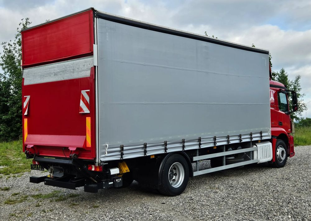 Mercedes-Benz ACTROS 1830/1827/1832/FIRANKA/WINDA/18 EUROPALET/AUTOMAT/Z NIEMIEC/2017/DUŻA ŁADOWNOŚĆ - Camión lona: foto 4 Mercedes-Benz ACTROS 1830/1827/1832/FIRANKA/WINDA/18 EUROPALET/AUTOMAT/Z NIEMIEC/2017/DUŻA ŁADOWNOŚĆ - Camión lona: foto 4