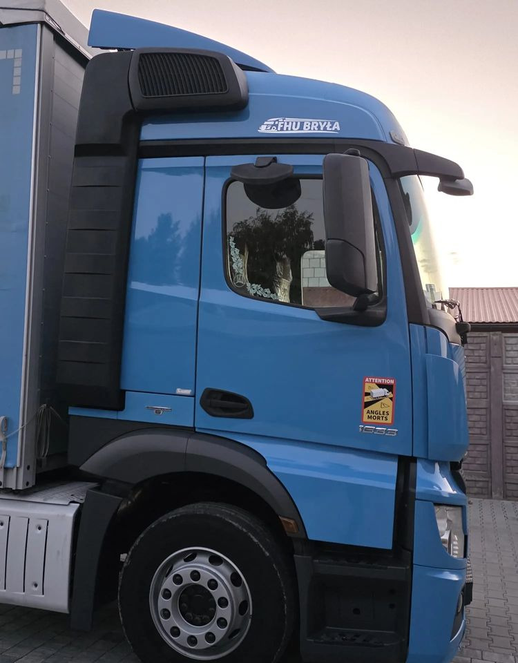 Mercedes-Benz ACTROS 1833 / FIRANKA/ WINDA / 22PALETY / 8760 ŁADOWNOŚĆ / AUTOMAT / DUŻY SILNIK / SYPIALKA / - Camión lona: foto 4 Mercedes-Benz ACTROS 1833 / FIRANKA/ WINDA / 22PALETY / 8760 ŁADOWNOŚĆ / AUTOMAT / DUŻY SILNIK / SYPIALKA / - Camión lona: foto 4