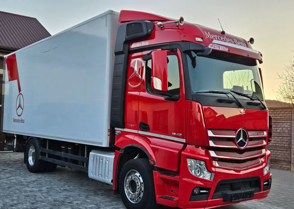 Mercedes-Benz ACTROS 1846/1836/IZOTERMA/WINDA/DUŻY SILNIK/E6/SPROWADZONY/NISKI PRZEBIEG/KONTENER/18 PALET/ALUMINIOWE FELGI/SUPER STAN - Camión frigorífico: foto 2 Mercedes-Benz ACTROS 1846/1836/IZOTERMA/WINDA/DUŻY SILNIK/E6/SPROWADZONY/NISKI PRZEBIEG/KONTENER/18 PALET/ALUMINIOWE FELGI/SUPER STAN - Camión frigorífico: foto 2