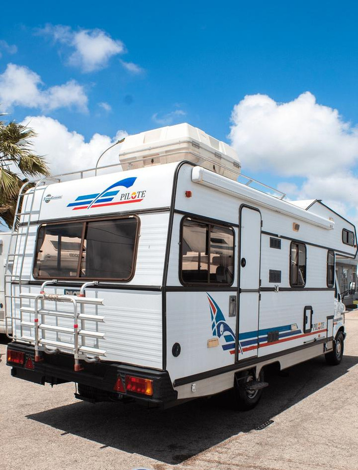 Pilote r 650 - Autocaravana capuchina: foto 5 Pilote r 650 - Autocaravana capuchina: foto 5