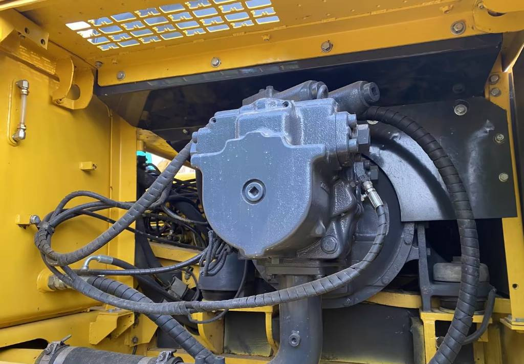 Excavadora de cadenas KOMATSU PC 450-8: foto 8