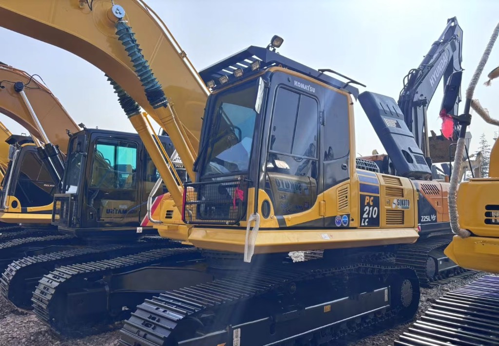 Komatsu PC 210 LC-8 - Excavadora de cadenas: foto 1 Komatsu PC 210 LC-8 - Excavadora de cadenas: foto 1