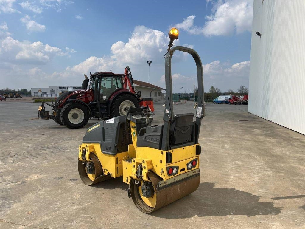 Bomag BW 100 AD M-5 - Apisonadora de asfalto: foto 2 Bomag BW 100 AD M-5 - Apisonadora de asfalto: foto 2
